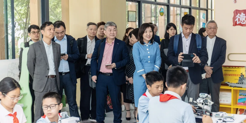 05eb1f9f acfa 4775 aa54 62d04981eacc